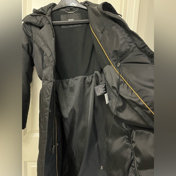 ❄️ CLEAR OUT SALE! DKNY Winter Full Length Coat: Size Medium - Picture 9 of 11